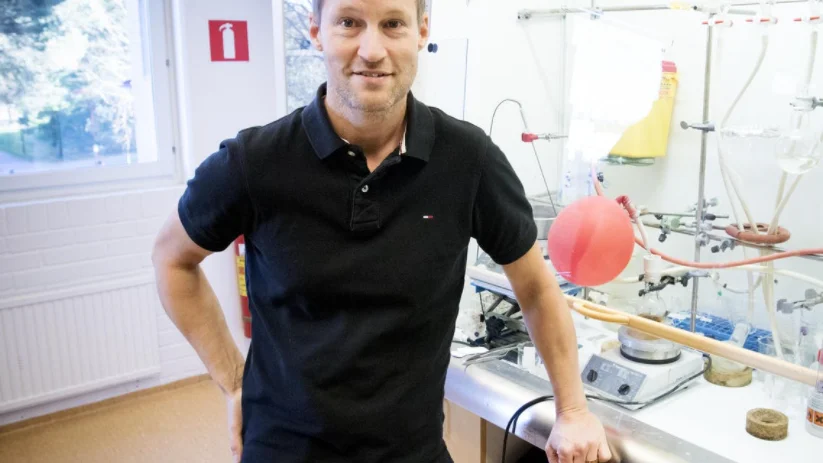 Professor Fredrik Almqvist, född och uppvuxen i Skellefteå, tilldelas Ulla och Stig Holmquists vetenskapliga pris i organisk kemi.
