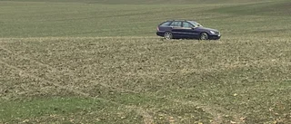 "Felparkerad" bil på Djulö gärde väcker frågor – polisen utreder