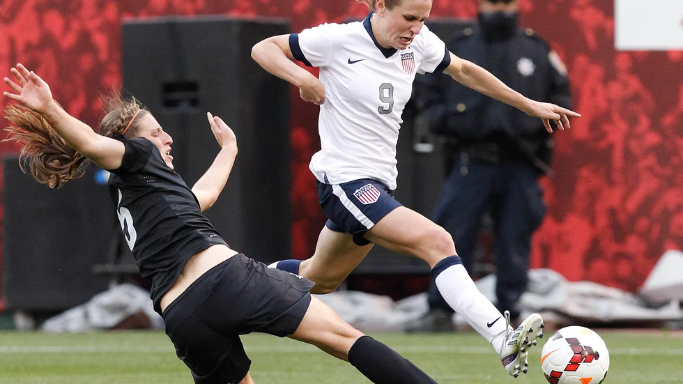 Heather O'Reilly (höger) kritiserar NWSL. Arkivbild