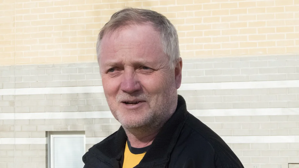 Mikael Olofssons husvagn förstördes i branden och nu befarar han att hela husvagnssäsongen är i fara.