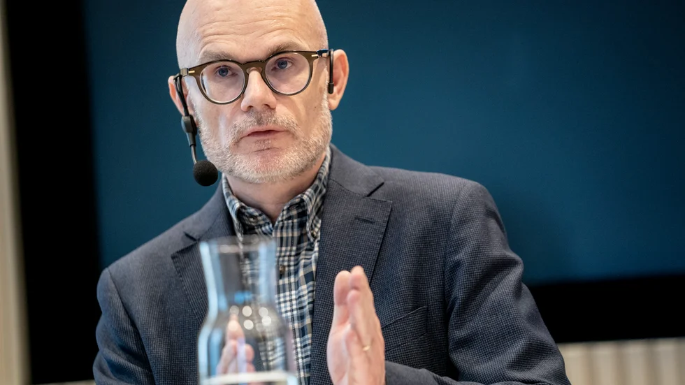 "Tusentals nya personer smittas varje vecka och flera av dem blir mycket allvarligt sjuka. Smittspridningen måste minska och då kan vi inte lätta på restriktionerna", säger smittskyddsläkare Thomas Wahlberg.
