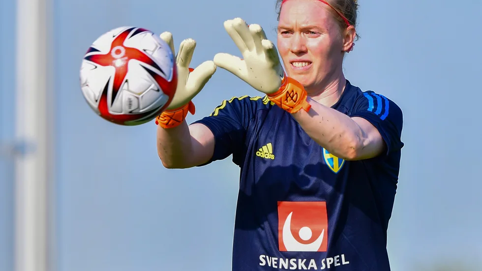 Hedvig Lindahl och Sverige tar emot Norge i Kalmar i kväll.