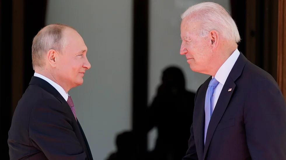 Rysslands president Vladimir Putin och hans amerikanske kollega Joe Biden samtalade i timmar.