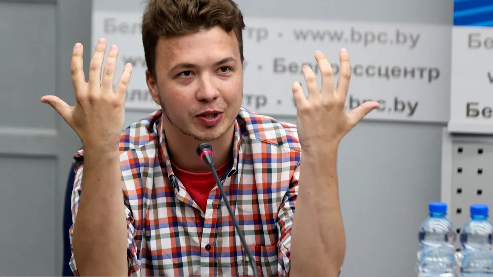 Den fängslade belarusiske journalisten Roman Protasevitj har åter visats upp på "presskonferens" i huvudstaden Minsk.