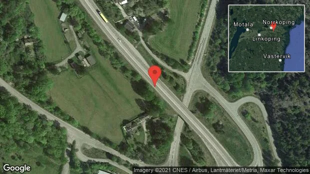 Personbil stillastående på E22