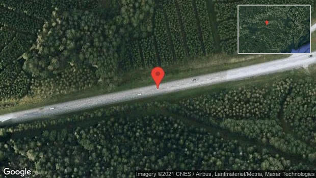 En personbil i trafikolycka på väg 230