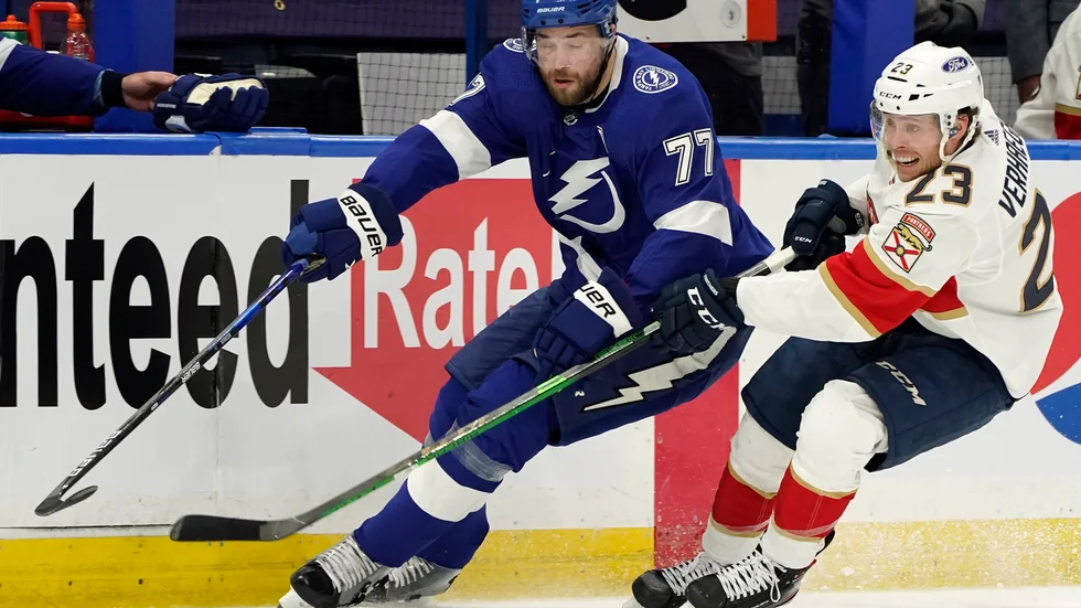 Victor Hedman (vänster) kan bli Stanley Cup-mästare för andra gången i rad.