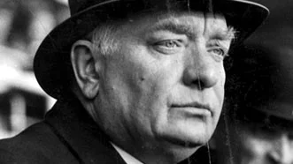 Vågar nästa S-ledare vara lika modig som Per-Albin Hansson på 1940-talet? Det frågar sig debattören. 