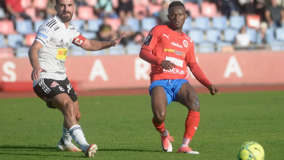 Svenska fotbollförbundets disciplinnämnd ger Motala AIF segern med 3-0 i matchen mot Nyköping som först förlorades med 1-6. Moussa Traoré, till höger, bedöms ha deltagit i matchen obehörigt.