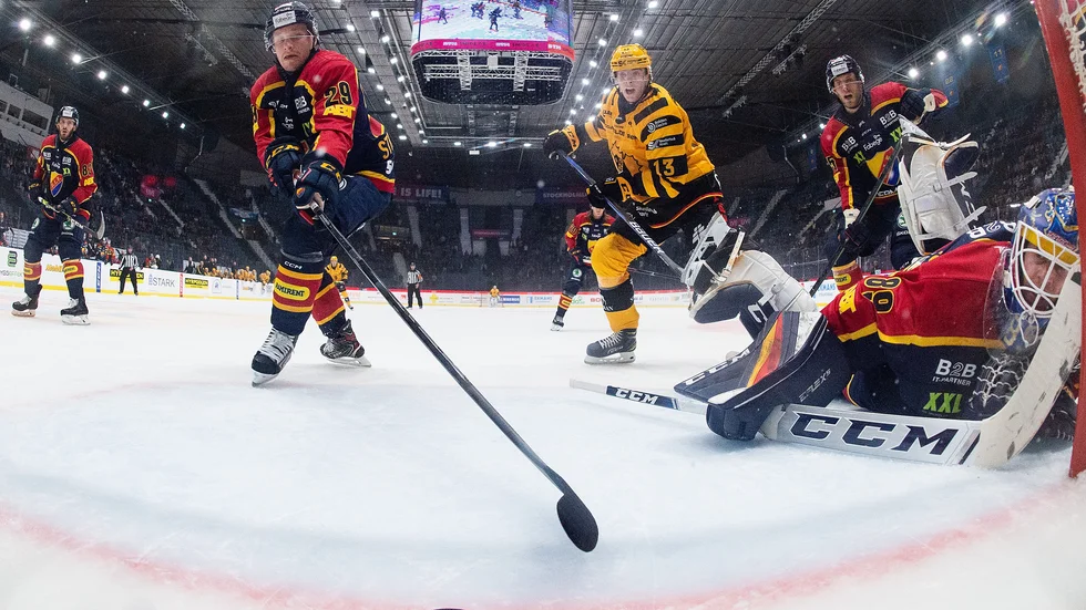Oscar Möllers puck var precis över linjen.