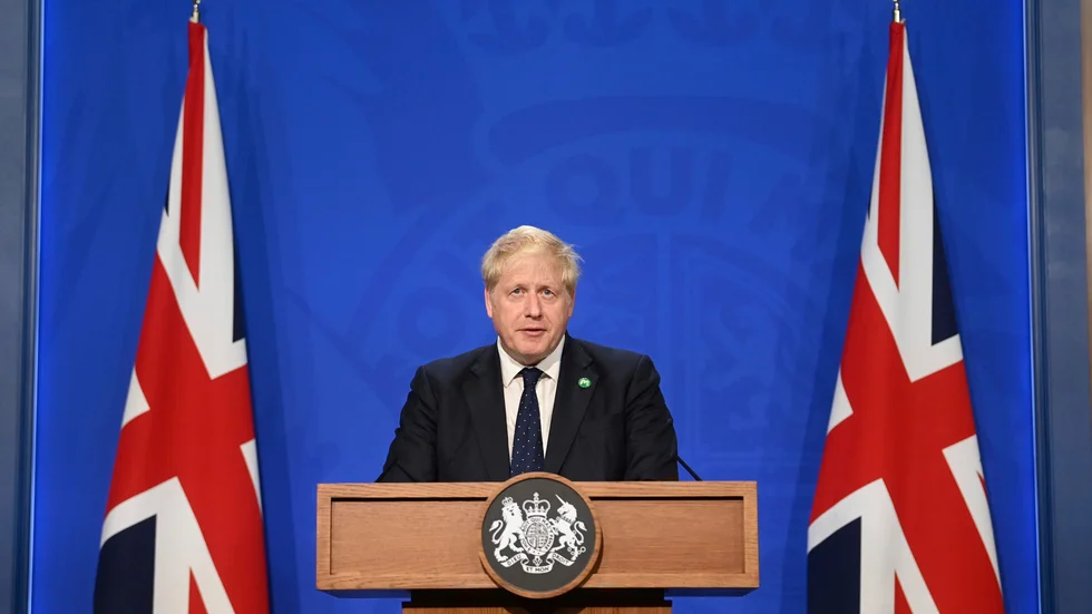 Storbritanniens premiärminister Boris Johnson meddelar att skatten kommer att höjas. Ett "svårt men ansvarsfullt" beslut, enligt Johnson.