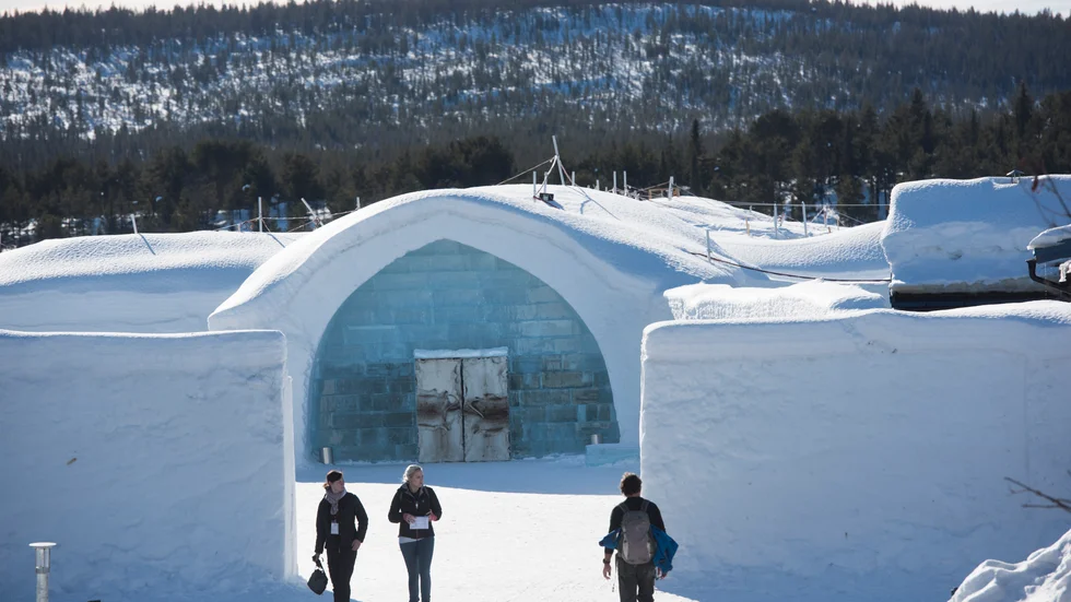 "Icehotel som under sina första 30 år har kännetecknats av en hög andel utländska gäster har under pandemin snabbt ställt om till hemmapublik", skriver Swedish Lapland Visitors Board i ett pressmeddelande.