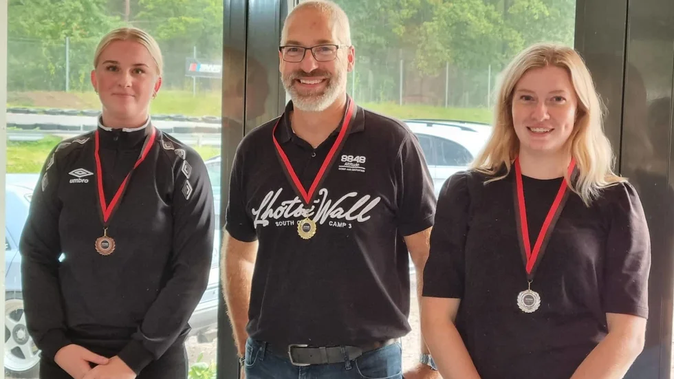 Vinnarna av WIBK:s damlags gokarttävling; Annie Palm, brons, Peter Johansson, guld och Yvette Svensson, silver.