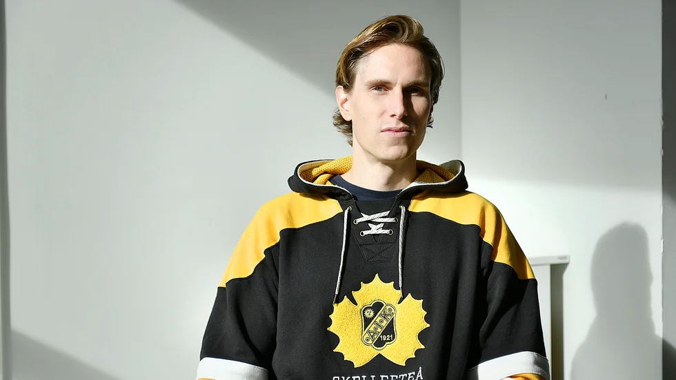 Tränaren Joel Rönnmark och AIK J20 tappade tvåmålsledning två gånger om och föll i Leksand.