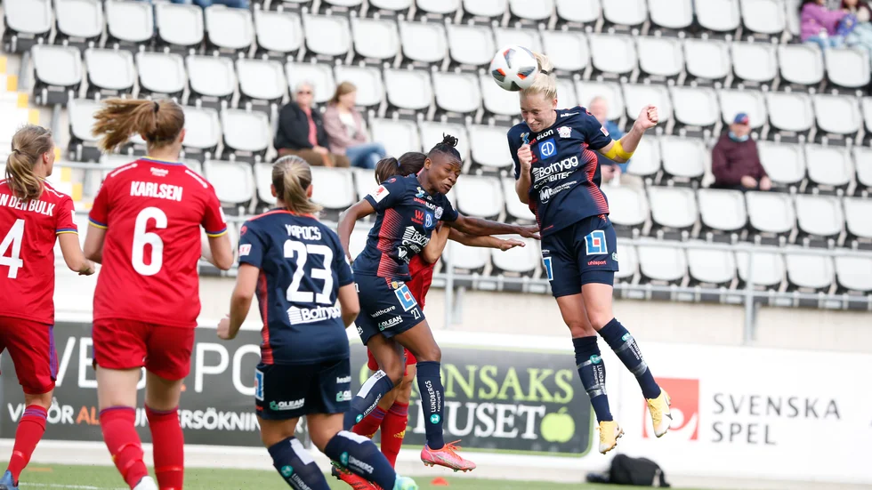 LFC:s Amalie Vangsgaard med en nick i första halvlek. 