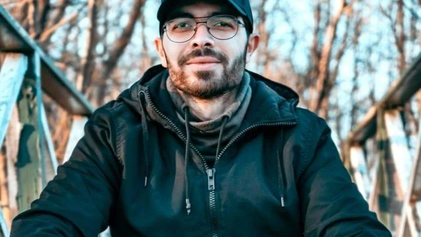 Mohamad Jemmo kom till Sverige 2015 från Syrien och studerar idag på Mälardalens högskola.