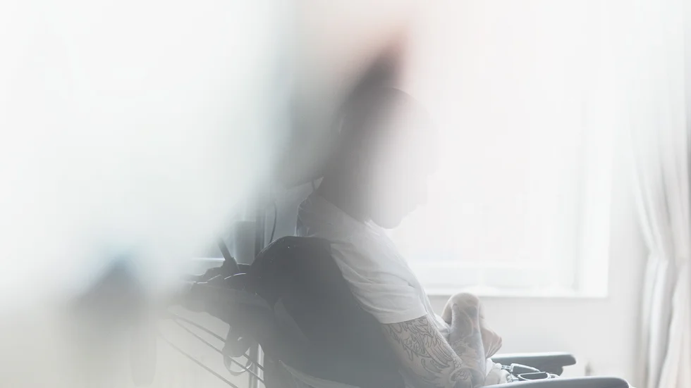 Sedan i mars vårdas Ersin i hemmet. I hans journal står det att han för all framtid kan förväntas vara beroende av andra personer för att klara sina grundläggande behov."