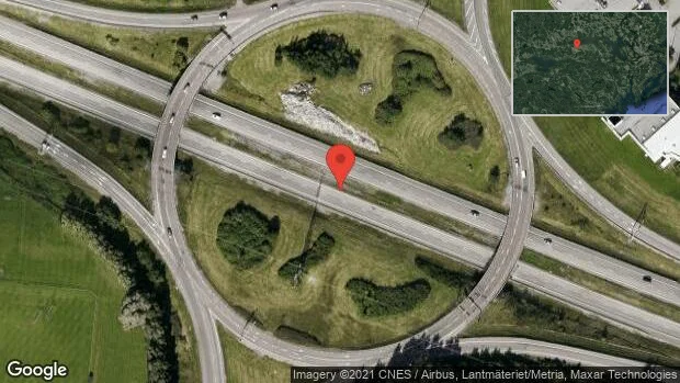 Fordon stillastående på väg 953