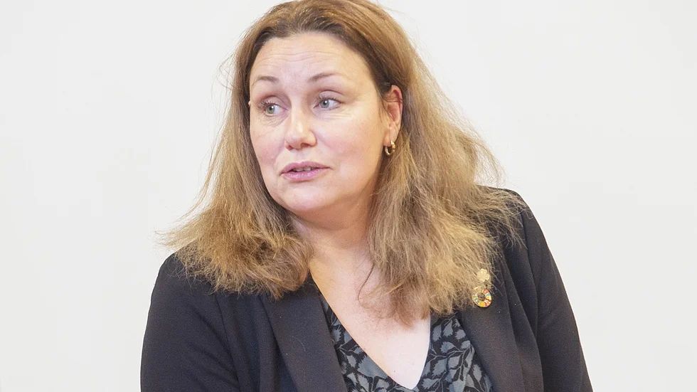 Martina Hallström (C) vill se skyddsjakt på varg i Sörmland.