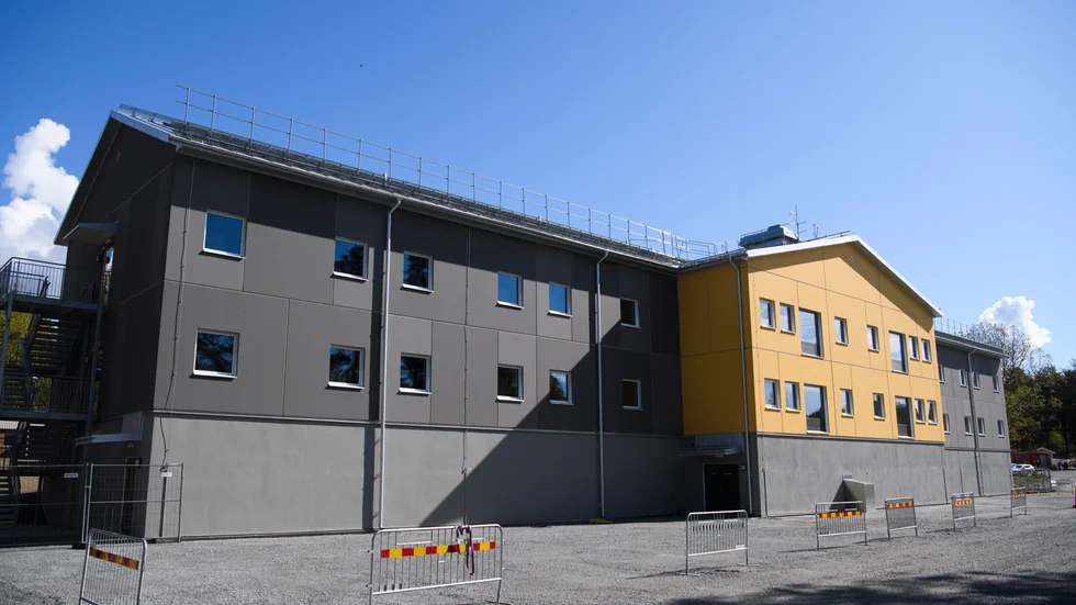 Skenäs är en anstalt med 164 platser i säkerhetsklass 3. Anstalten ligger på Vikbolandet utanför Norrköping. 