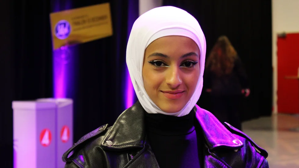 Amena Alsameais första låtval i Idols fredagsfinaler vill hon rikta till alla tjejer. "Det blir lite girl power", säger hon.