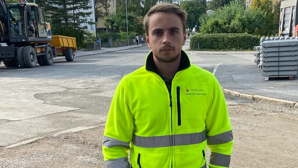 Johannes Swensson vänder blicken mot Åker.