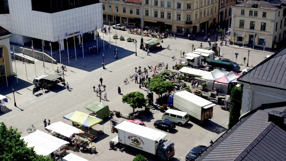 När det gäller stadskärnan skulle polisen kunna etablera ett litet kontor mitt i staden. Synlighet är viktigt, skriver Edward Sevume.