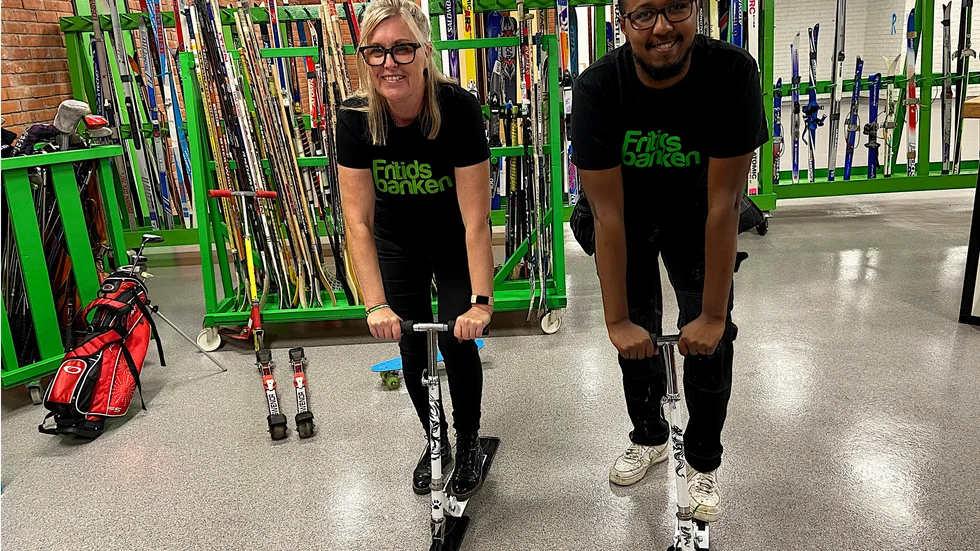 Fritidsbanken i Idrottshuset med Karin Losman och Mahad Mahamud.