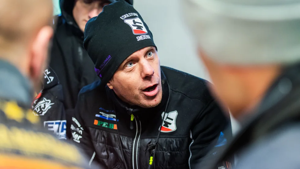 Jerker Eriksson hoppas på att få se mycket folk ute på Eskilstuna Motorstadion när returmötet mellan Smederna och Rospiggarna ska köras.