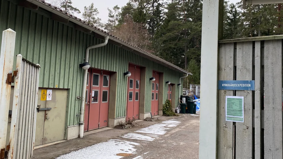 Det är en av församlingens byggnader som drabbats av inbrott. Men då den är under reparation för en vattenläcka ekar den förhållandevis tom. 