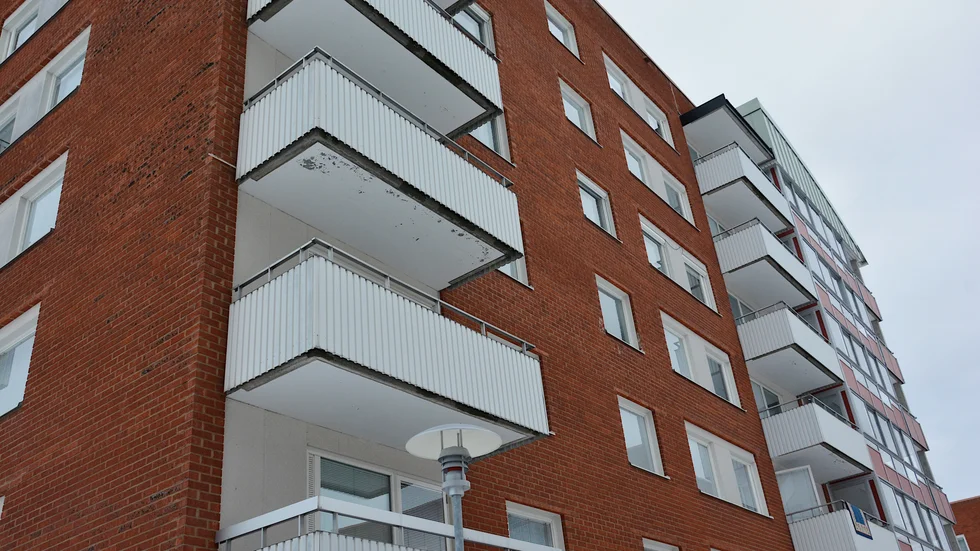 Här på Prästholmens i tre hus hyr Migrationsverket asylboendeplatser av SBB. I dag finns cirka 200 personer som bor här.