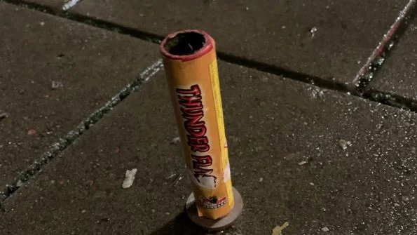 En 22-åring som avfyrade en smällare utan att ha tillstånd, åtalas. (Bilden är från förundersökningsprotokollet)
