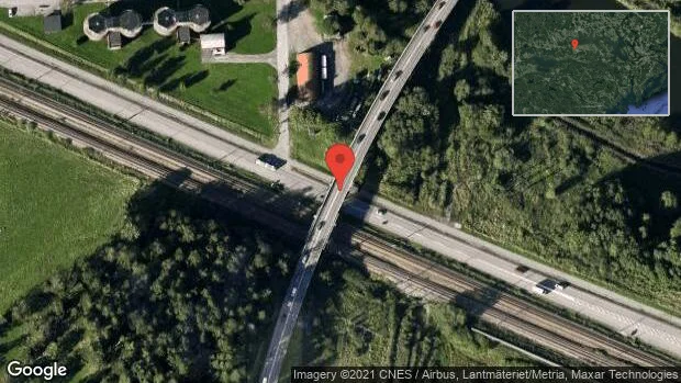 Tre personbilar i olycka på väg 230