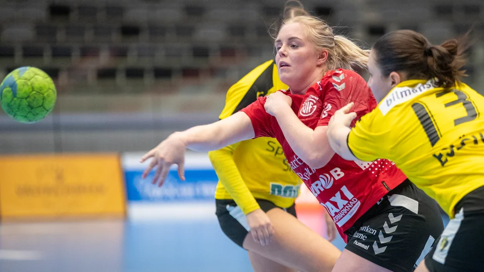 Guifs Caroline Karlsson gjorde under lördagen sin sista hemmamatch i Stiga Sports Arena. Nu väntar en flytt till Malmö.