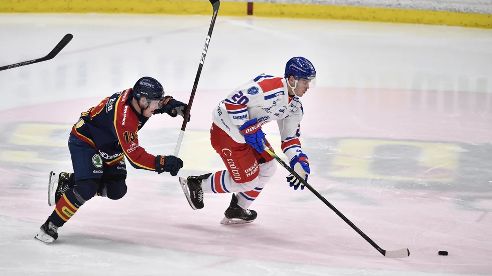 Oskarshamns Lance Bouma, med pucken, stängs av i två matcher. Arkivbild.
