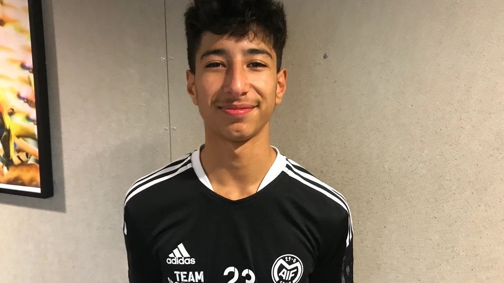 Abodi Qasem. Nu är han klar för tre nya år i Motala AIF. 17-åringen har redan testat en hel del i A-laget.