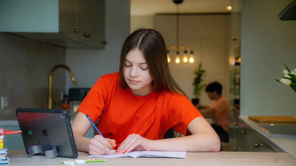Hur elever klarar hemarbete, och hur mycket stöd de får från föräldrar, har blivit avgörande för hur väl de presterar i skolan. 