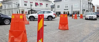 Smärre trafikkaos på torget: "Räddningstjänsten ska ta sig fram"