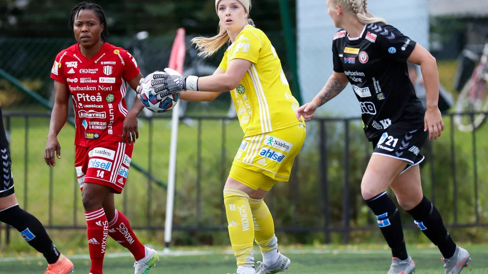 Guro Pettersen var tillbaka i Piteåmålet sedan Nichole Persson fått starta tre raka matcher. Norskan hade ingen rolig söndag med sex insläpp mot Kristianstad, men hade ingen vidare hjälp av sina utespelare heller. (Arkivbild)