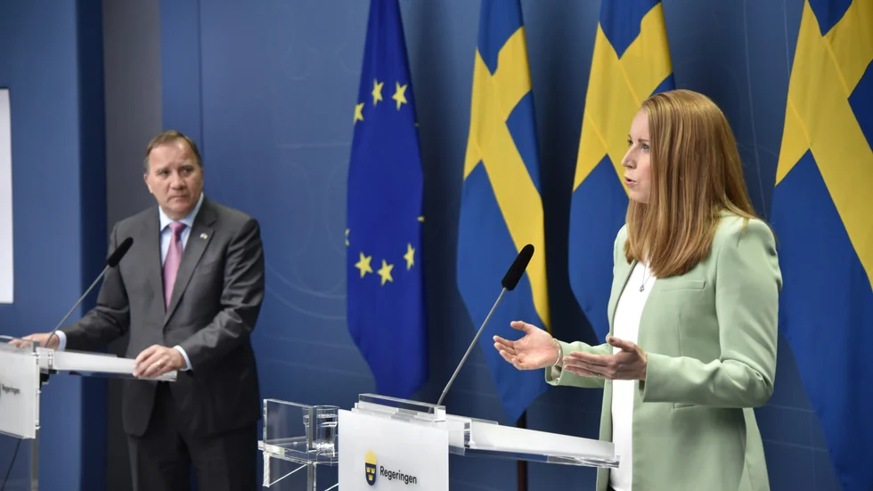 Statsminister Stefan Löfven (S) och Centerpartiets ledare Annie Lööf  vill att parterna på bostadsmarkanden når en överenskommelse om hur hyresmodellen i nyproduktion ska reformeras. Ett förslag som Vänsterpartiets ledare Nooshi Dadgostar tackade nej till. Sverige går därmed med stormsteg mot en regeringskris.