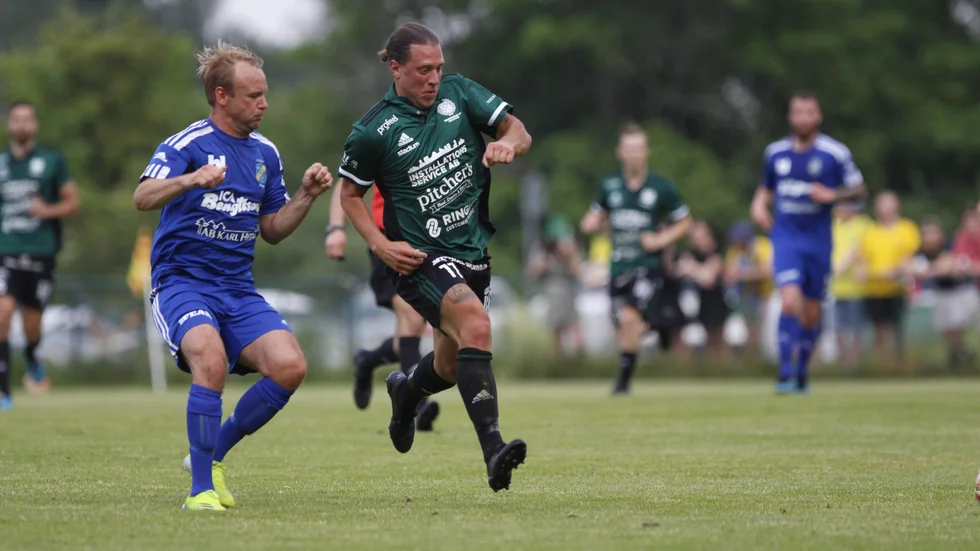Mattias "Zacke" Zachrisson har börjat spela fotboll i division 4-laget Triangeln.