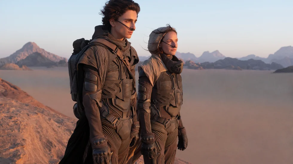 Timothée Chalamet och Rebecca Ferguson i nyversionen av "Dune". Pressbild.