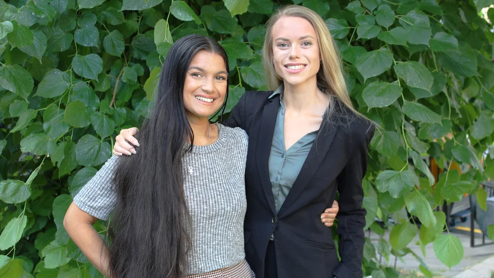 I höst tar duon Alexandra Rejsmar och Matilda Carleson över som programledare för sexpodden "Alla våra ligg", en av Sveriges största poddar. Till vardags jobbar de i erotikbutiken Intima på Drottninggatan i Norrköping.
