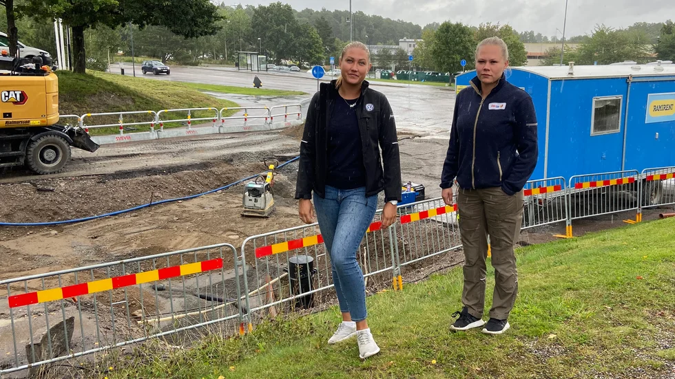 Sofia Bodner, Möller bil, och Vilhelmiina Walldén, OK Q8, har synpunkter på att Finningevägen är avstängd i båda riktningarna.
