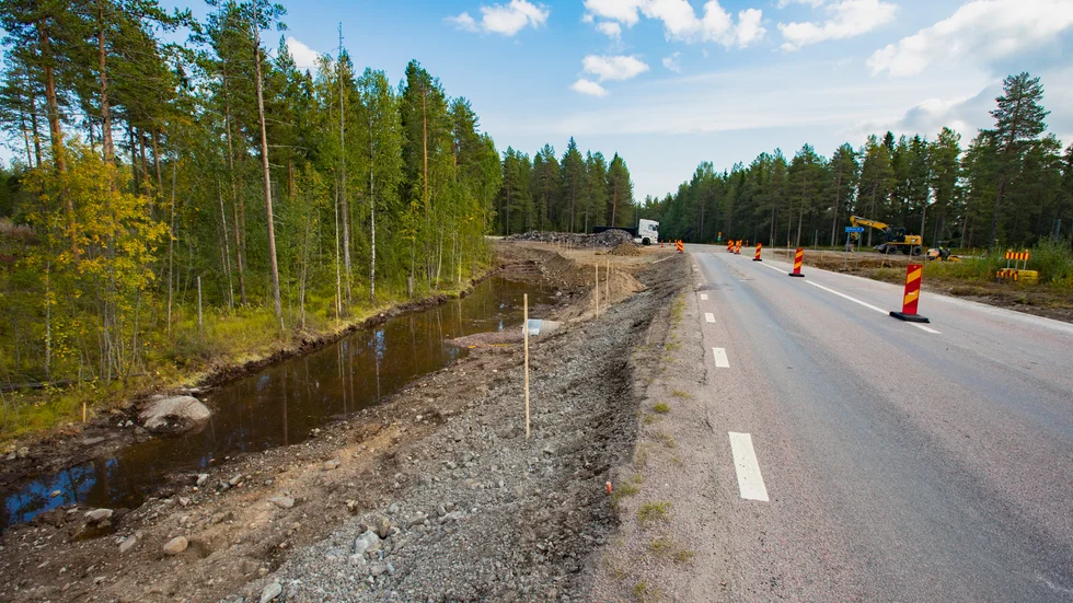 Här kommer Niemiselsvägen att få en lätt böj innan trafiken lotsas in i den nya cirkulationsplatsen i norra delen av Råneå. 