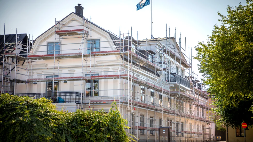 I dagarna avslutas den utvändiga renoveringen av kvarteret Berget 23, kanske mer känt som Björkanderska huset, i Visby innerstad. Arbetet har tagit totalt tre år, och har skett i tre olika etapper. Sedan april i år har man renoverat fasaden på själva huvudbyggnaden som vetter ut mot Sankt Hansgatan. 