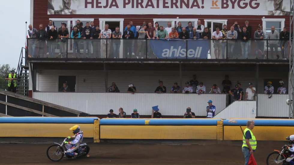 Piraterna har sålt bra till sin lounge, den finaste mathyllan på arenan på Dunteberget. Men vip-restaurangen finns det mer att jobba med. Lösningen heter bra förare som kan dra folk.