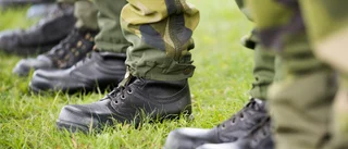 Polisen hittade militärutrustning i stoppad bil