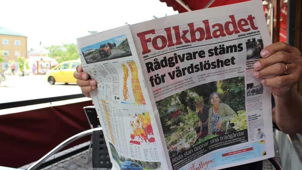 "Jag litade på honom fullständigt", säger en av pensionärerna som förlorat flera hundra tusen kronor efter att ha köpt obligationer på rekommendation av rådgivaren i Norrköping.