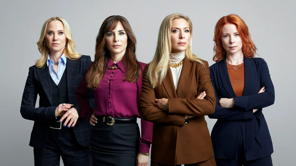 Anja Lundqvist, Alexandra Rapaport, Eva Röse och Julia Dufvenius spelar huvudrollerna i den påkostade tv-serien "Heder". 